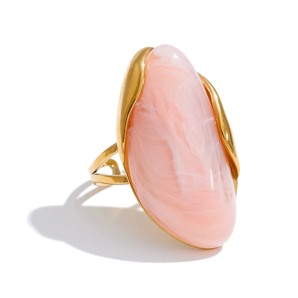 Anillo de resina con margarita