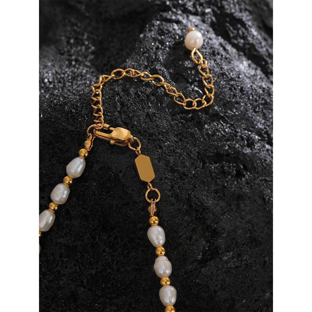 Claire Pearls Necklace