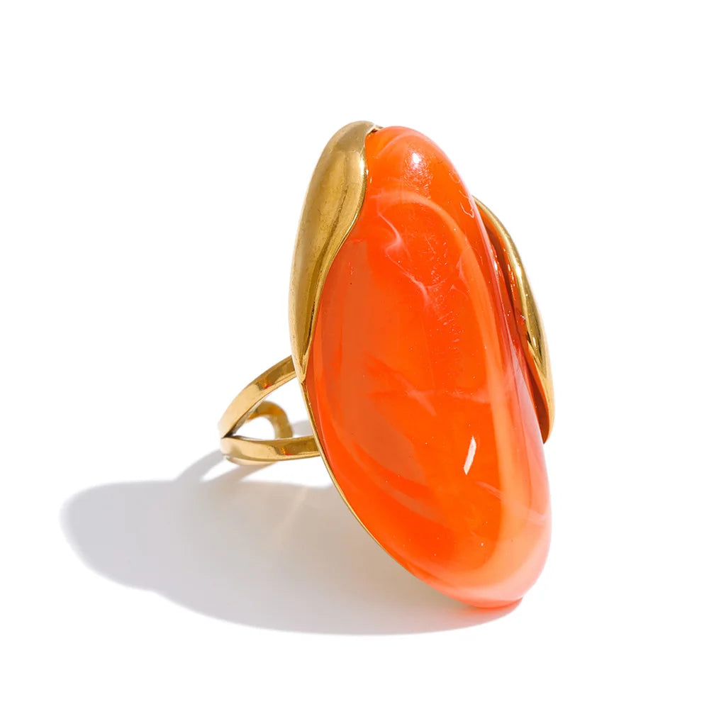 Anillo de resina con margarita
