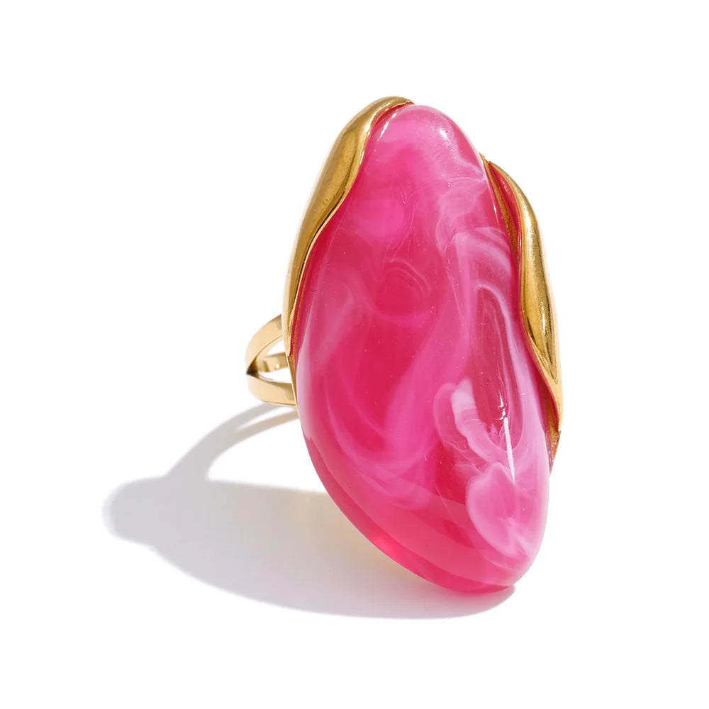 Anillo de resina con margarita