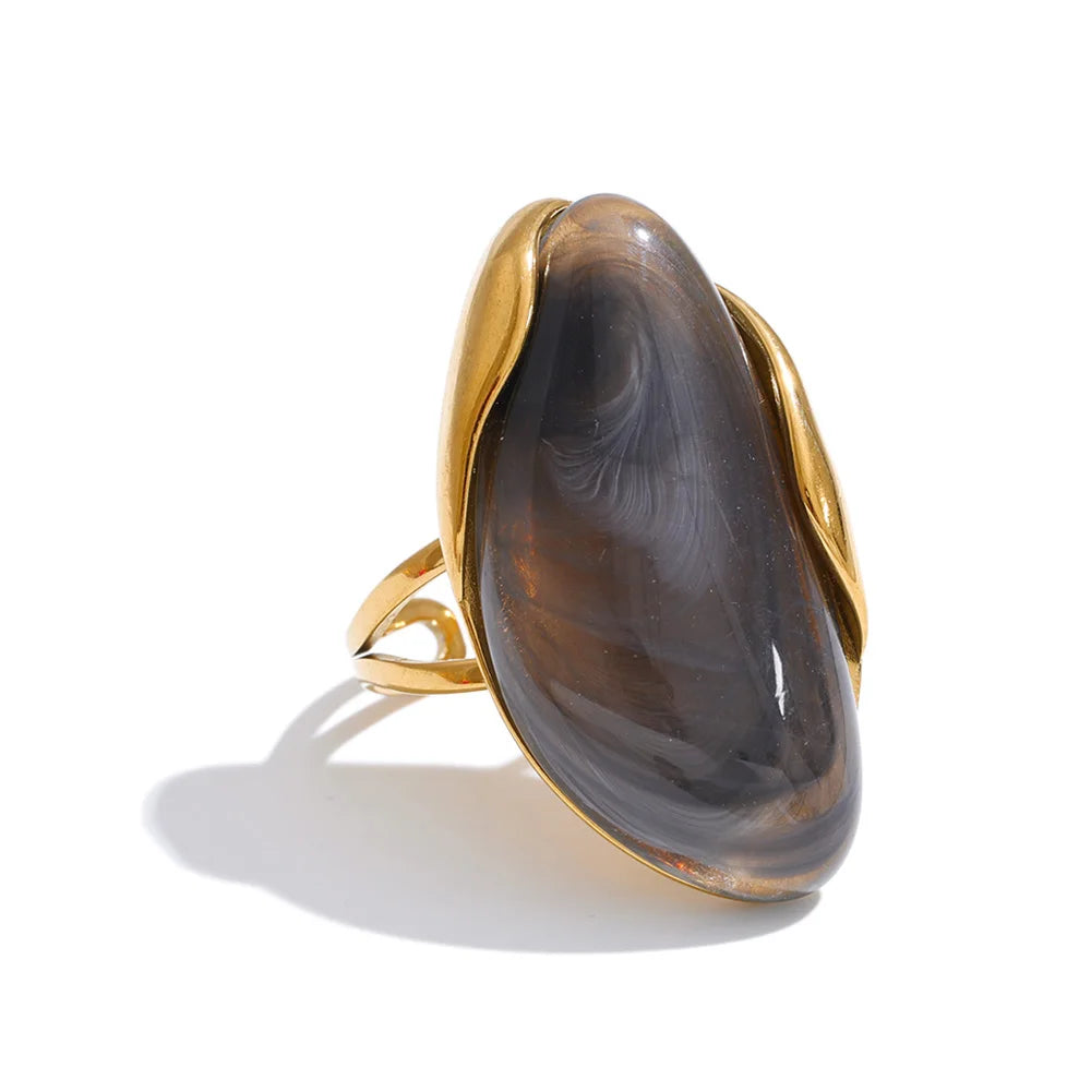 Anillo de resina con margarita