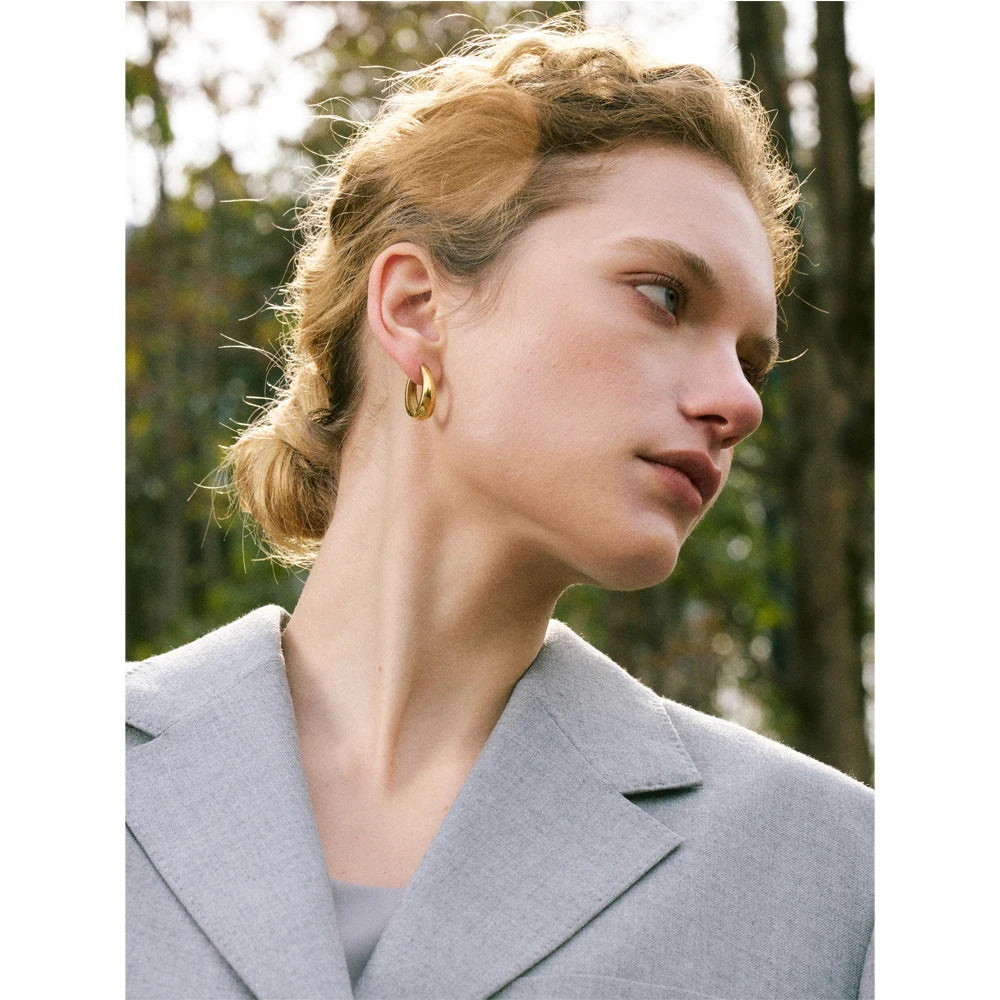 Claire Closed Hoops