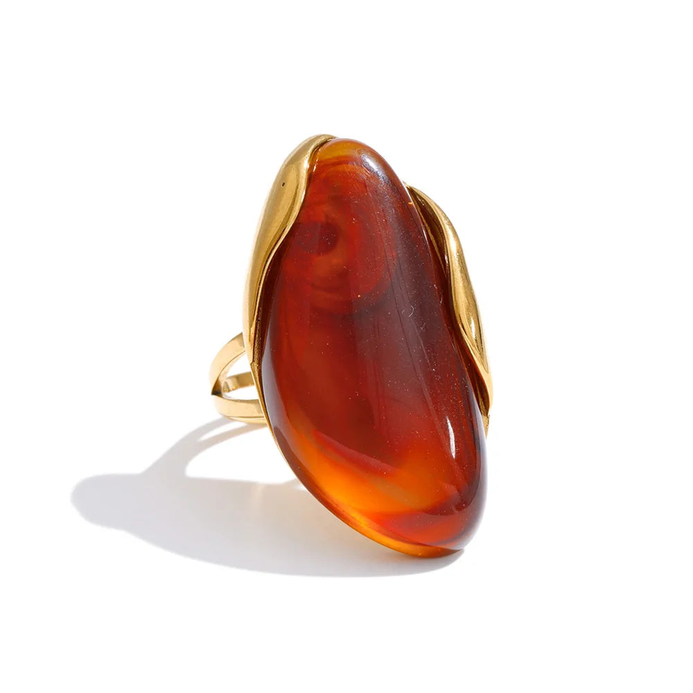 Anillo de resina con margarita