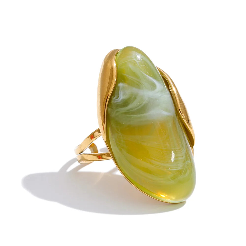 Anillo de resina con margarita