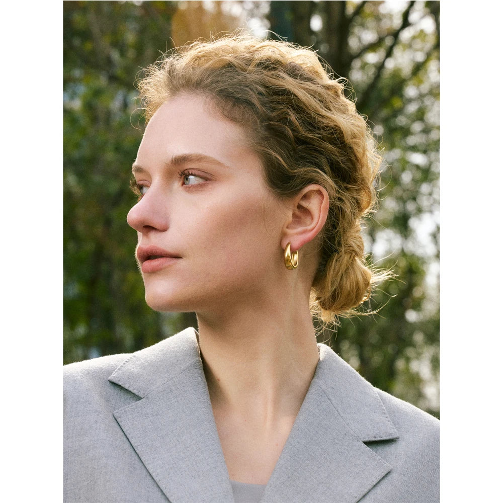 Claire Closed Hoops