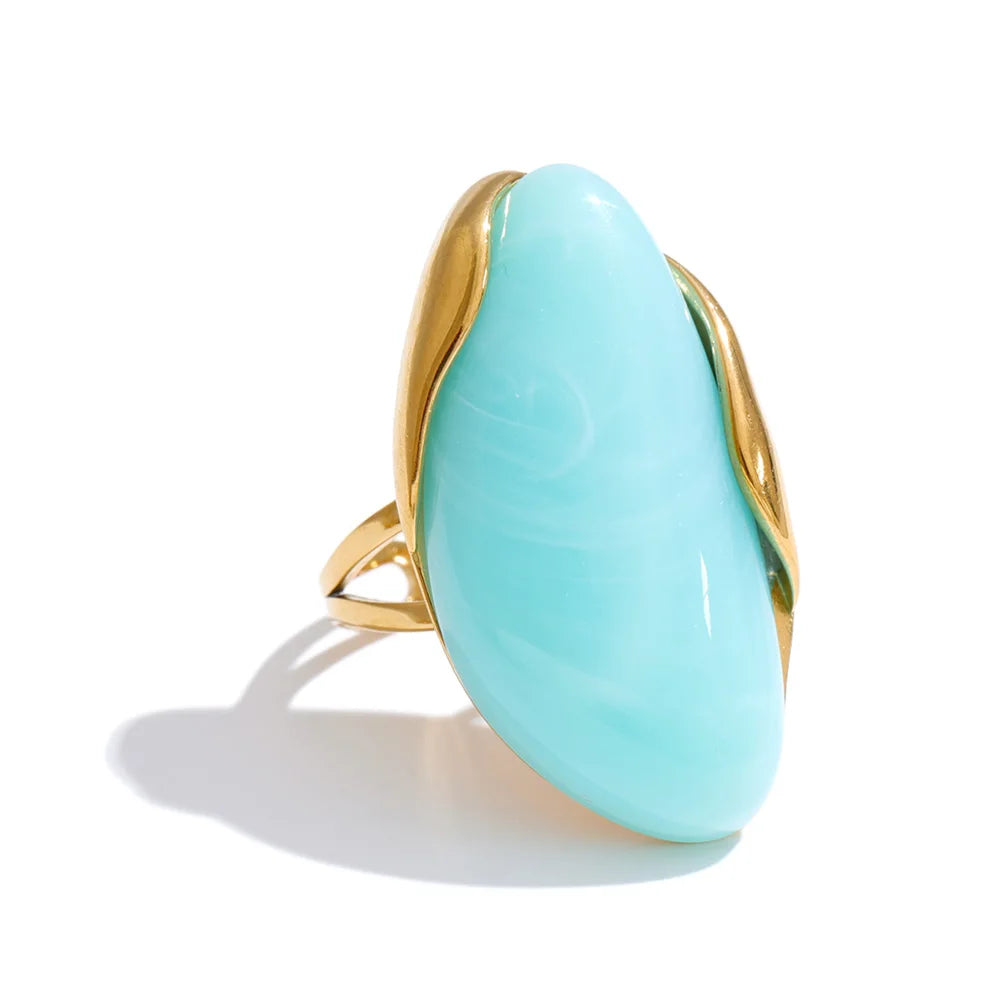 Anillo de resina con margarita
