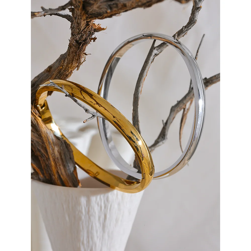 Balla Smooth Bangle